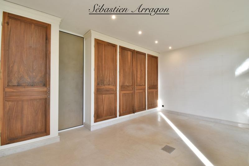 Maison - 460 m² - 14 pièces