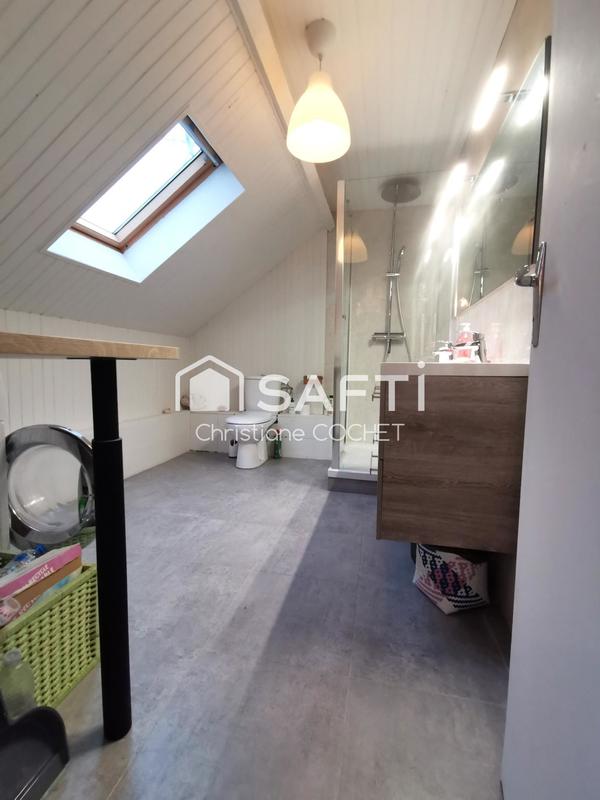 Maison - 220 m² - 6 pièces