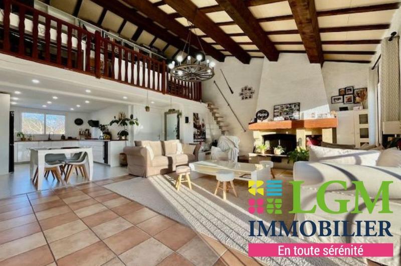 Maison - 243 m² - 9 pièces