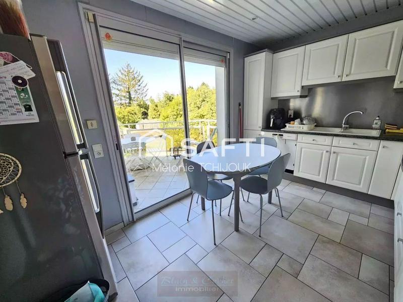 Maison - 215 m² - 9 pièces