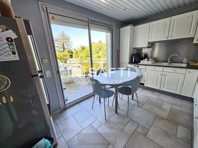 Maison - 215 m² - 9 pièces