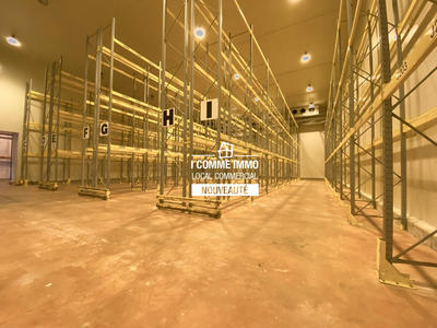 Entrepôt - 1 450 m²