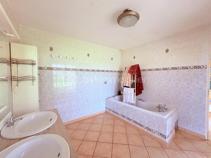 Maison - 140 m² - 6 pièces