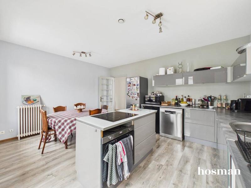 Maison - 225 m² - 7 pièces