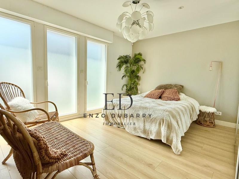 Maison - 301 m² - 9 pièces