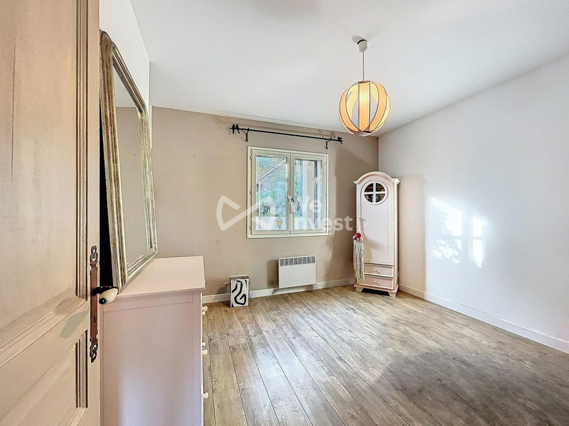 Maison traditionnelle - 230 m² - 9 pièces