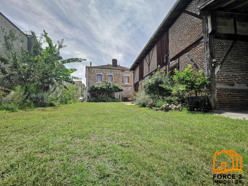 Maison - 250 m² - 11 pièces