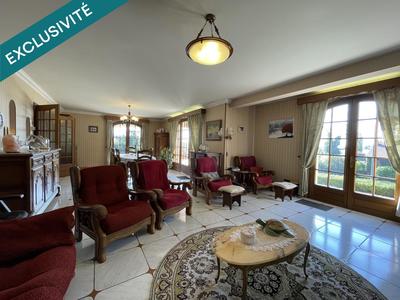 Maison - 234 m² - 8 pièces