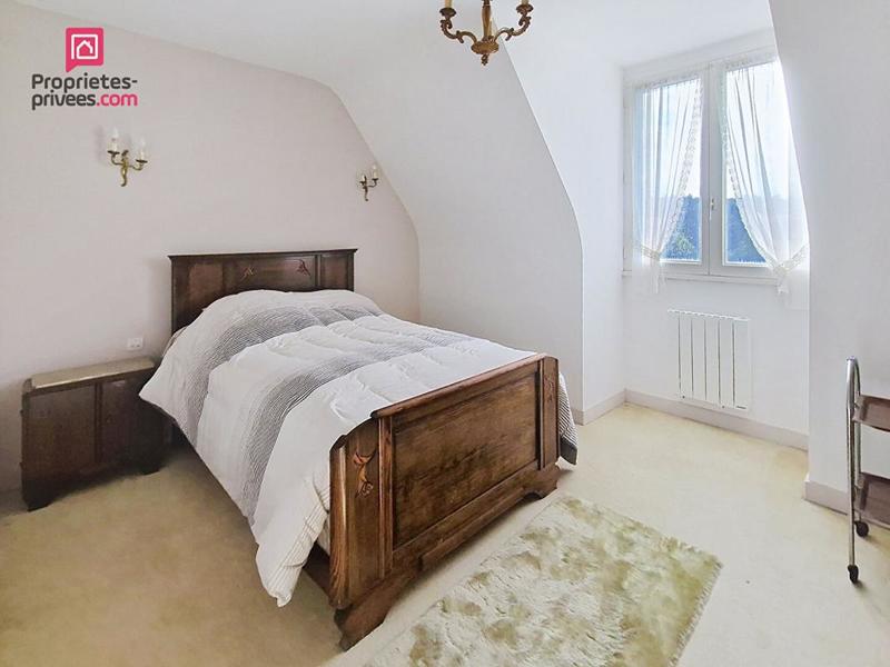 Maison - 180 m² - 8 pièces