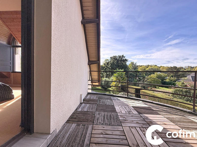 Villa - 238 m² - 6 pièces