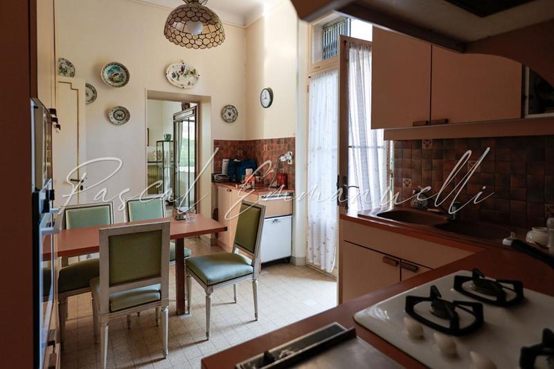 Maison - 247 m² - 5 pièces