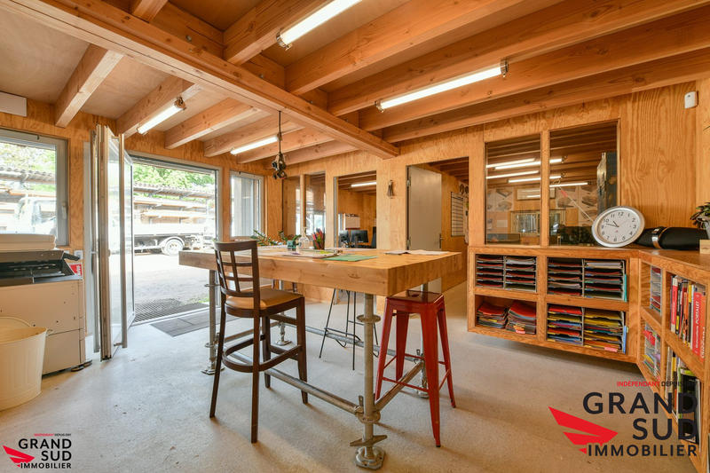 Maison - 460 m² - 10 pièces