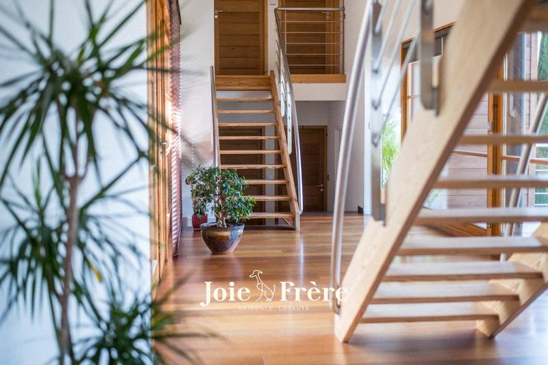 Villa - 233 m² - 8 pièces