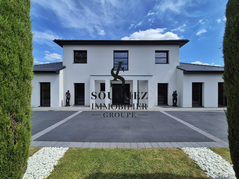 Villa - 265 m² - 10 pièces