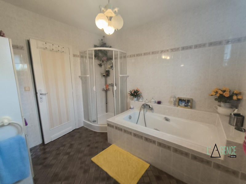 Maison traditionnelle - 287 m² - 9 pièces