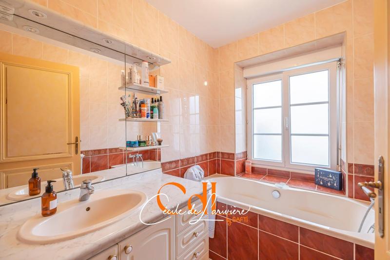 Maison - 162 m² - 6 pièces