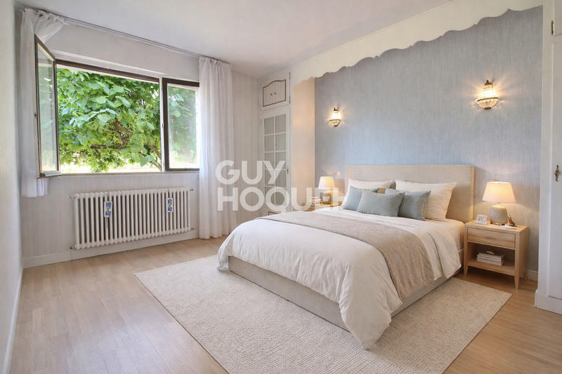 Maison - 218 m² - 9 pièces