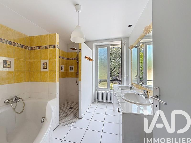 Maison - 201 m² - 7 pièces