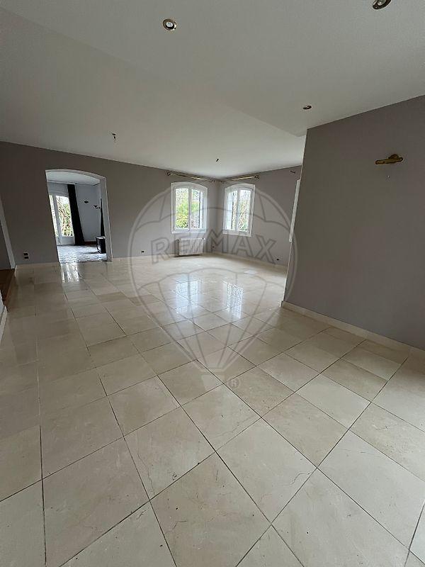 Maison - 293 m² - 10 pièces