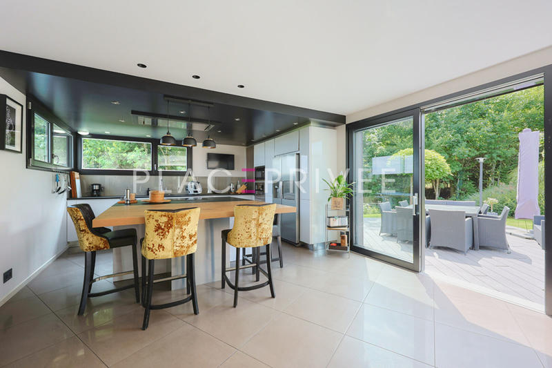 Maison - 390 m² - 8 pièces