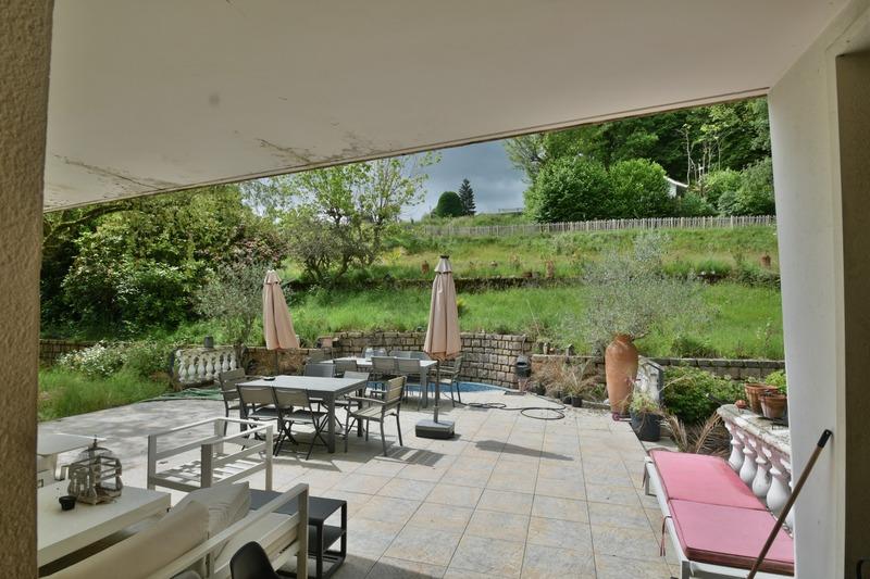 Maison - 307 m² - 10 pièces