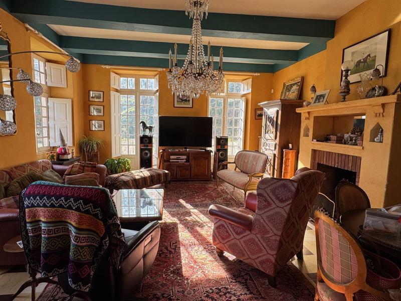 Maison - 355 m² - 15 pièces