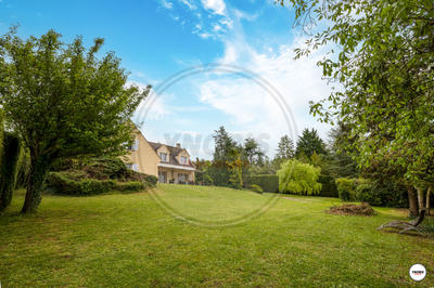 Maison - 253 m² - 8 pièces