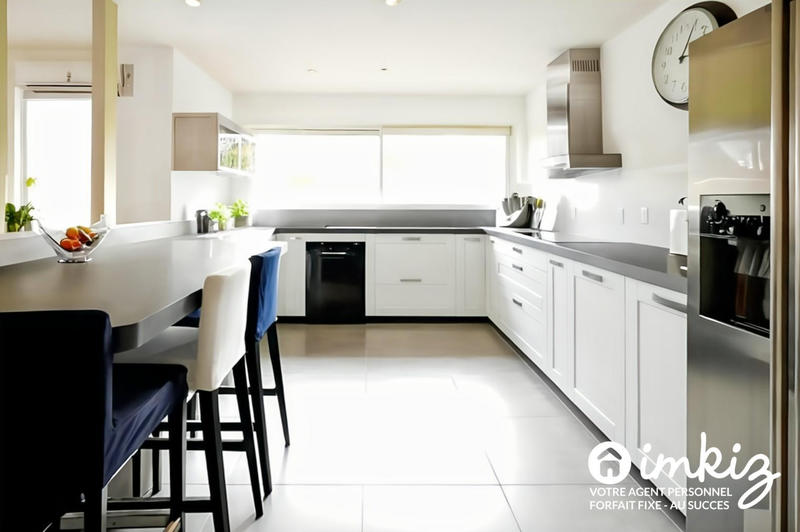 Maison - 300 m² - 10 pièces