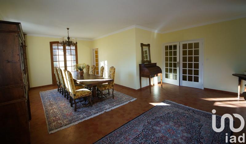 Maison - 235 m² - 10 pièces