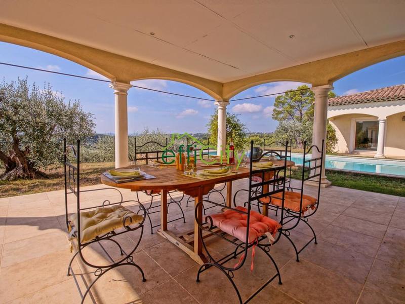 Maison - 260 m² - 7 pièces