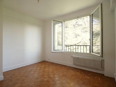 Appartement ancien - 84 m² - 4 pièces