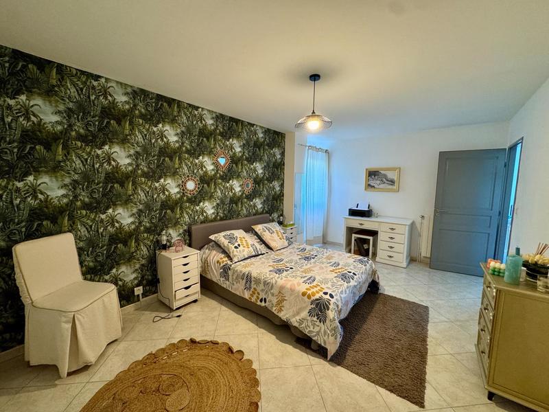 Maison - 230 m² - 8 pièces