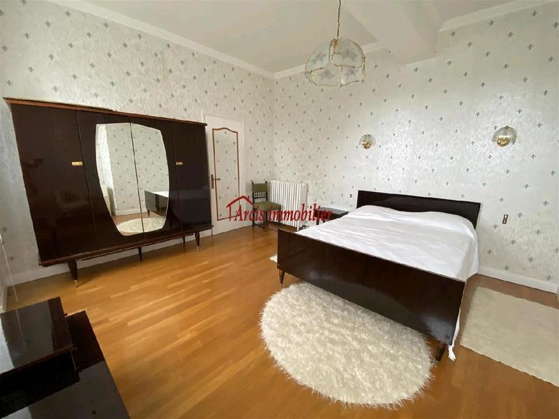 Maison - 245 m² - 10 pièces