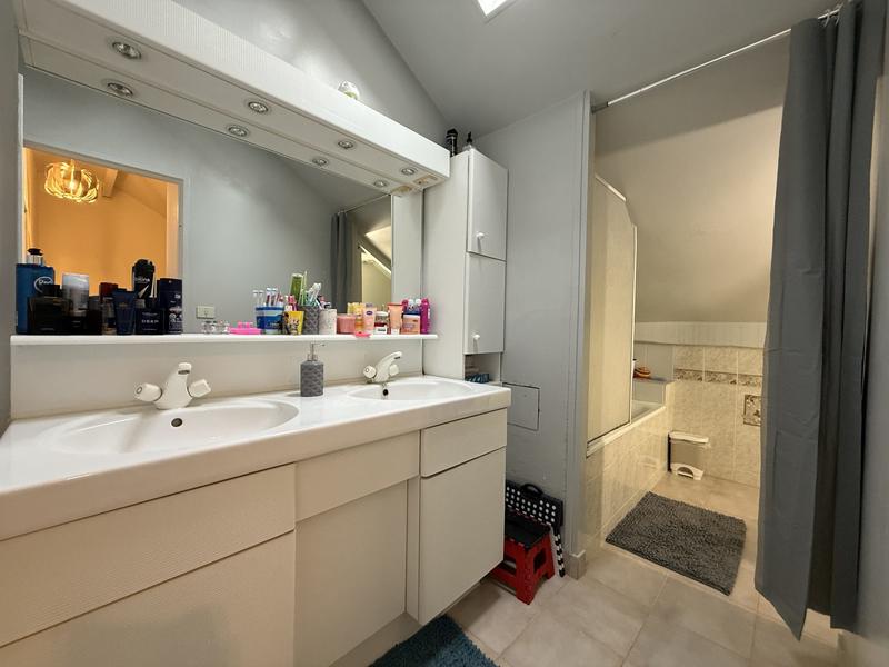 Maison - 97 m² - 5 pièces