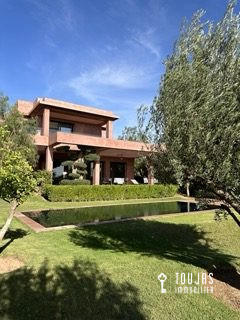Villa - 650 m² - 6 pièces
