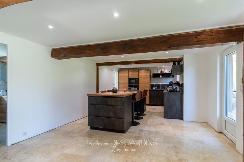 Maison traditionnelle - 187 m² - 6 pièces