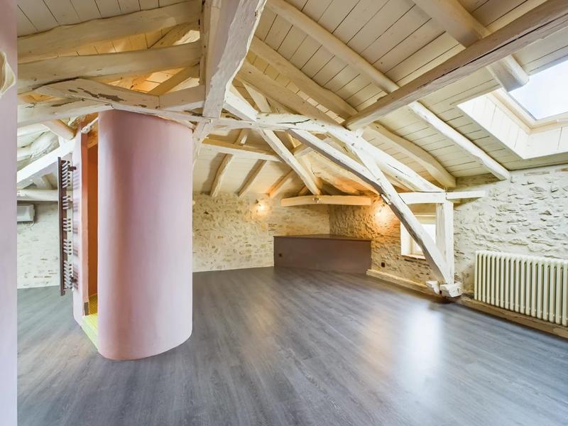 Propriété - 1 000 m² - 10 pièces