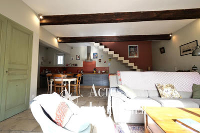 Maison - 202 m² - 7 pièces