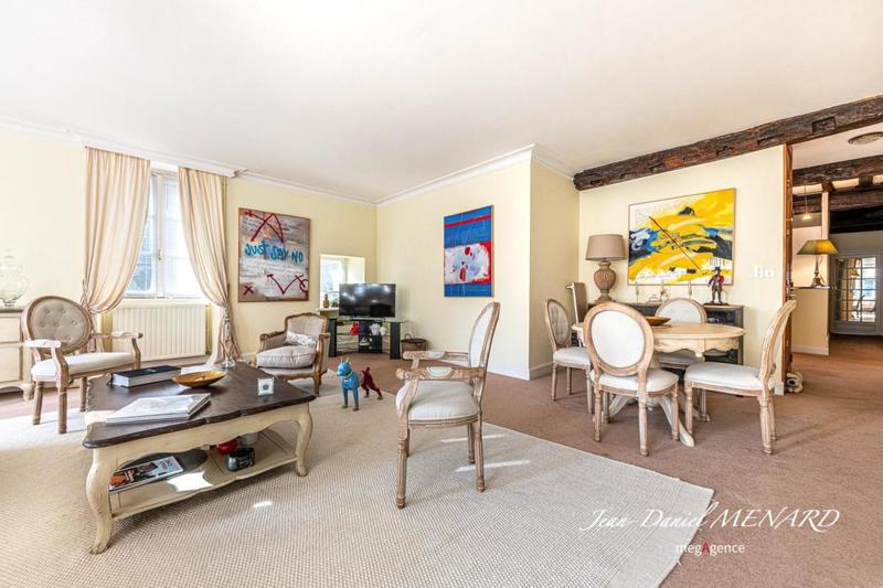 Appartement - 200 m² - 6 pièces