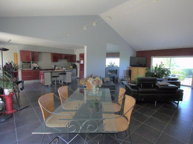 Propriété - 291 m² - 9 pièces