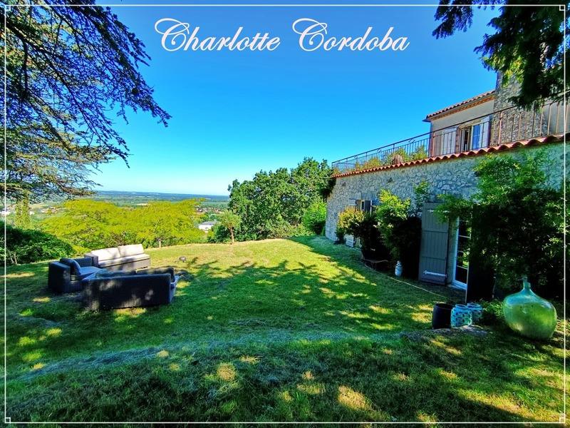 Maison - 313 m² - 10 pièces