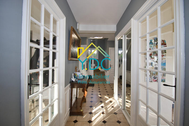 Maison - 205 m² - 8 pièces