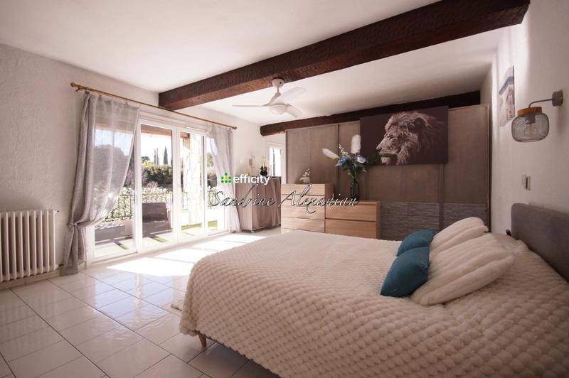 Maison - 280 m² - 7 pièces