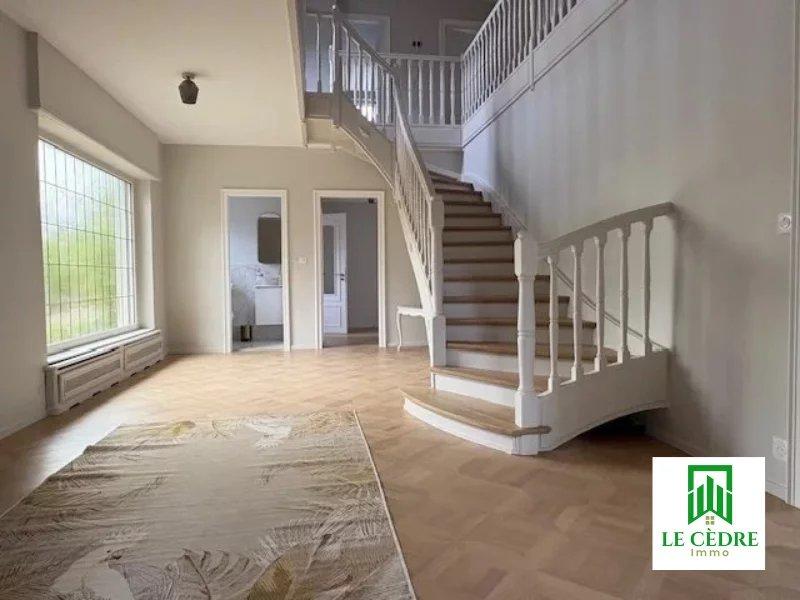 Maison - 310 m² - 6 pièces