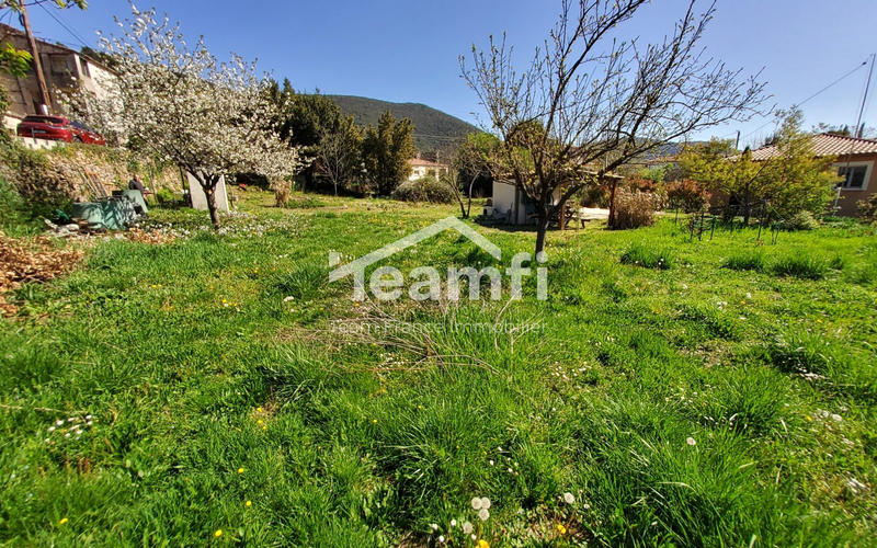 Terrain - 1 240 m²