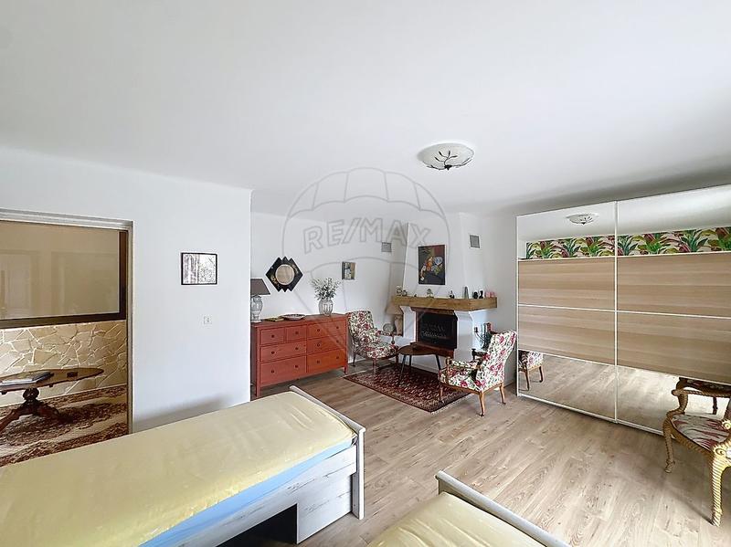 Maison - 204 m² - 8 pièces