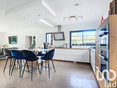 Maison - 265 m² - 10 pièces