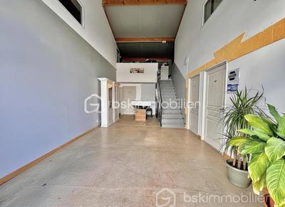 Local commercial - 280 m² - 9 pièces