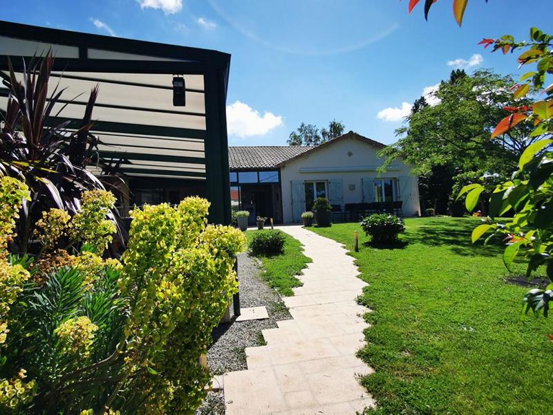 Maison - 215 m² - 14 pièces