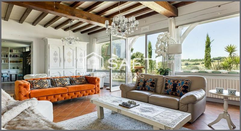 Maison - 557 m² - 13 pièces